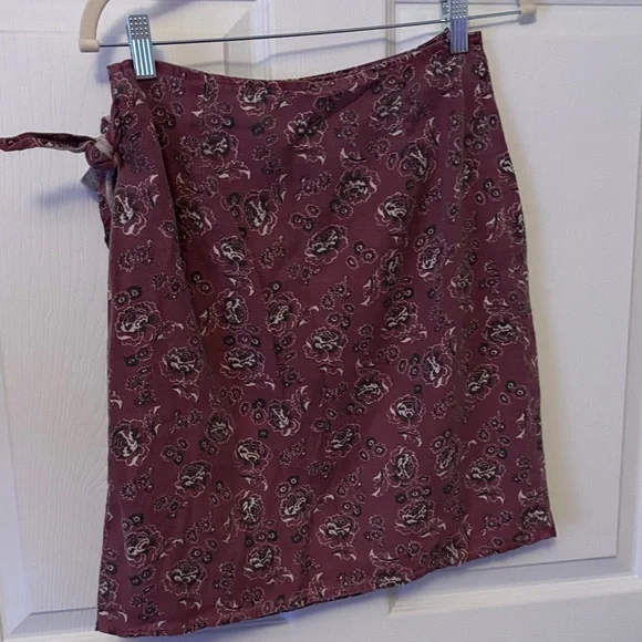 Abercrombie & Fitch Asymmetrical Skirt - Burgundy Floral - Picture 6 of 6